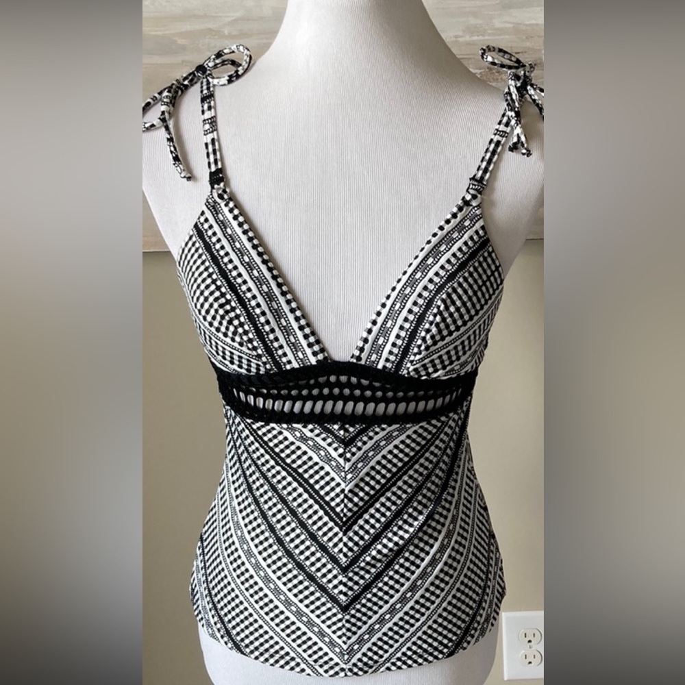 Robin Piccone Swim Black And White Tankini Top size medium